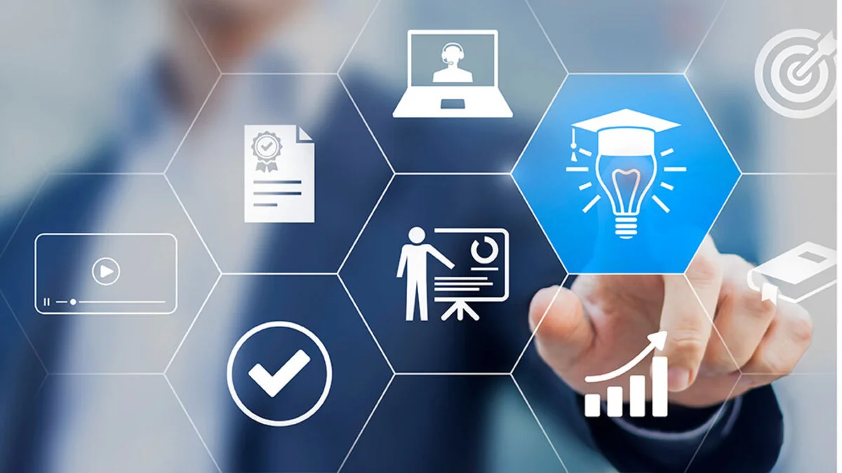 Team collaboration and training using cloud knowledge base software